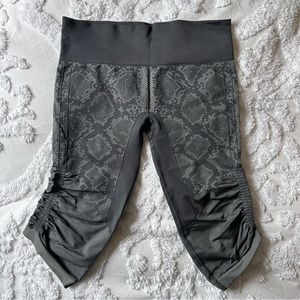 Lululemon Snakeskin “In the Flow Crop II” capri leggings.